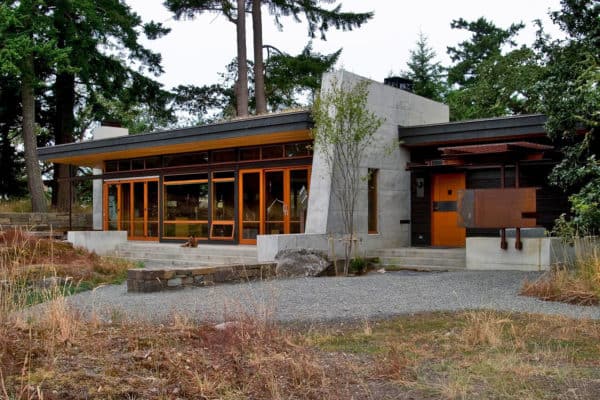 featured posts image for Sustainable retreat nestled atop a small mountain on San Juan Island